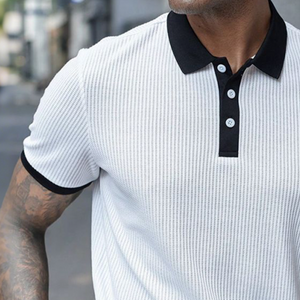 Polo retro informal de manga corta con diseño de gofre para hombre