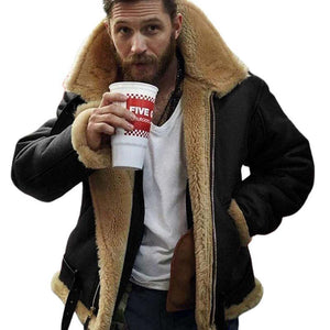 Mittellange, dicke Herrenjacke aus Pelz