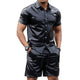 Conjunto de manga corta de cuero sintético brillante y liso negro para hombre 