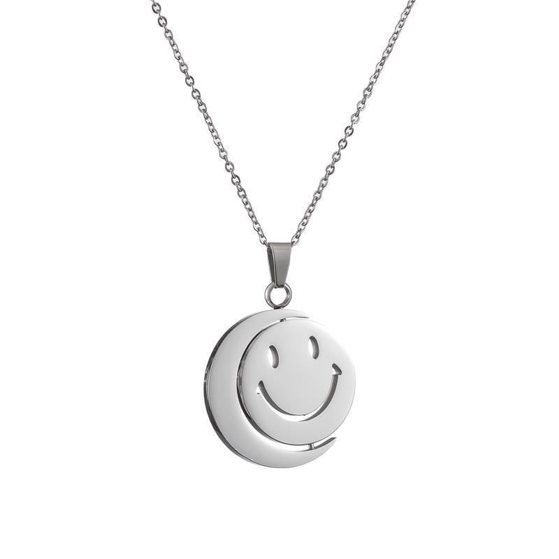 Collar retro informal con cara sonriente