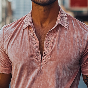 Polo de manga corta de terciopelo con cuello en V y costuras de encaje para hombre, moda de primavera