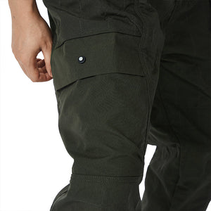 CARGOHOSE MIT TASCHEN