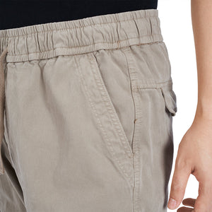 CARGOHOSE MIT TASCHEN