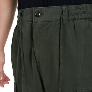 CARGOHOSE MIT TASCHEN UND BAND