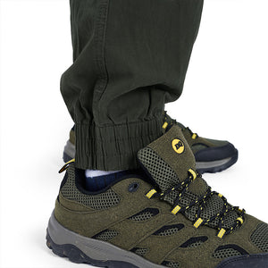 CARGOHOSE MIT TASCHEN UND BAND